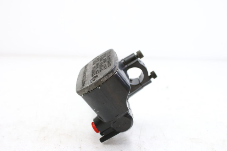 photo de FRONT MASTER CYLINDER YAMAHA XP T-MAX TMAX ABS 500 (2004 - 2007) - Technical close-up