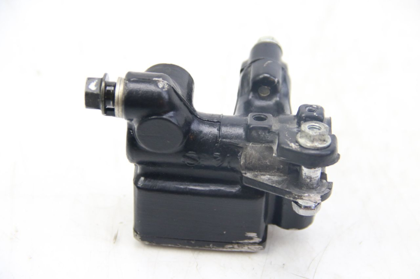 photo de FRONT BRAKE MASTER CYLINDER HONDA XR L 125 (2003 - 2007) - Alternative perspective
