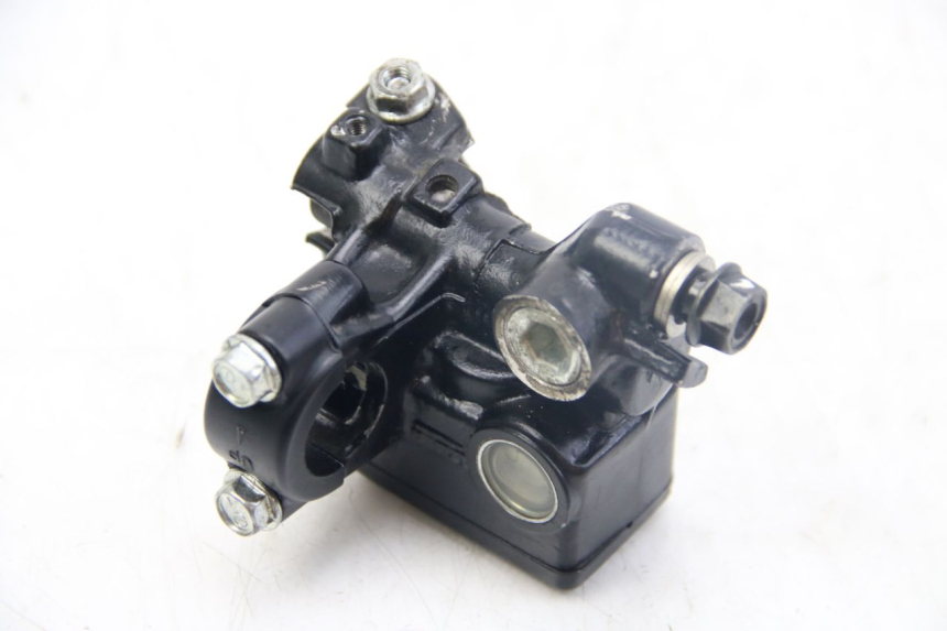 photo de FRONT BRAKE MASTER CYLINDER HONDA XR L 125 (2003 - 2007) - Technical close-up