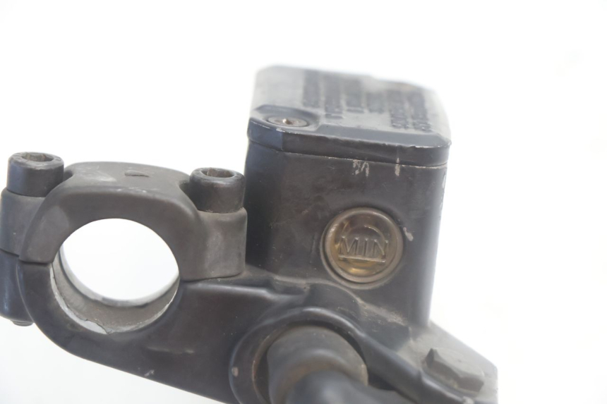 photo de FRONT BRAKE MASTER CYLINDER YAMAHA YP MAJESTY 125 (2002 - 2006) - Surface and material condition