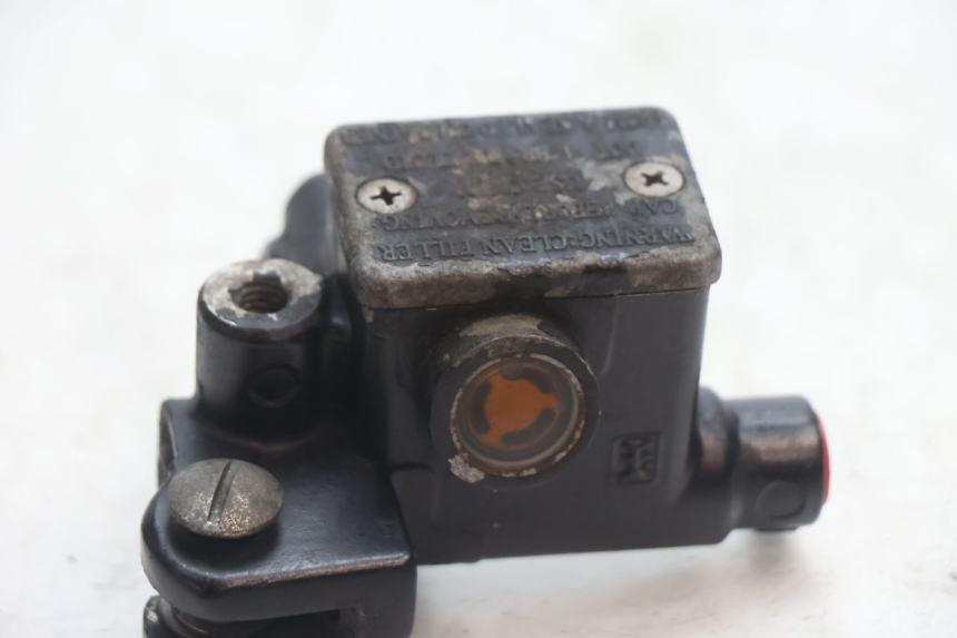 photo de FRONT MASTER CYLINDER PIAGGIO ZIP 2T 50 (2009 - 2019) - Alternative perspective