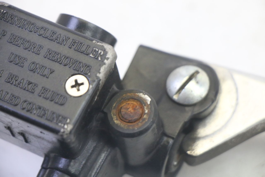 photo de FRONT BRAKE MASTER CYLINDER PIAGGIO ZIP 4T 50 (2018 - 2020) - Alternative perspective