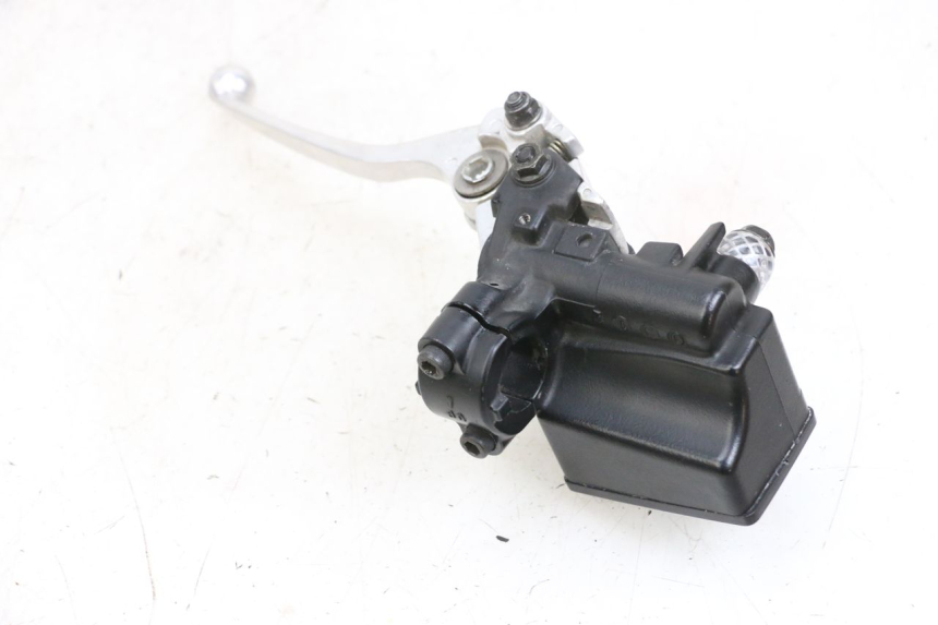 photo de FRONT BRAKE MASTER CYLINDER KAWASAKI ZR 7 750 (1999 - 2004) - Technical close-up