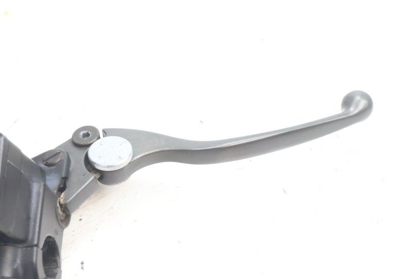 photo de FRONT BRAKE MASTER CYLINDER KAWASAKI ZZR 600 (1995 - 2004) - Zoom on usage condition