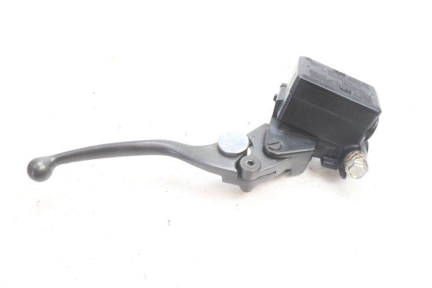 photo de FRONT BRAKE MASTER CYLINDER KAWASAKI ZZR 600 (1995 - 2004) - Alternative perspective