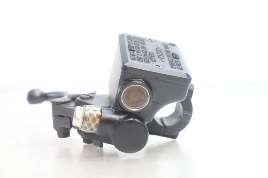 photo de FRONT BRAKE MASTER CYLINDER KAWASAKI ZZR 600 (1995 - 2004) - Fixing points details