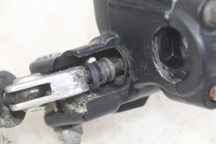 photo de CLUTCH MASTER CYLINDER HONDA CBR F SC25 1000 (1989 - 1992) - Zoom on usage condition