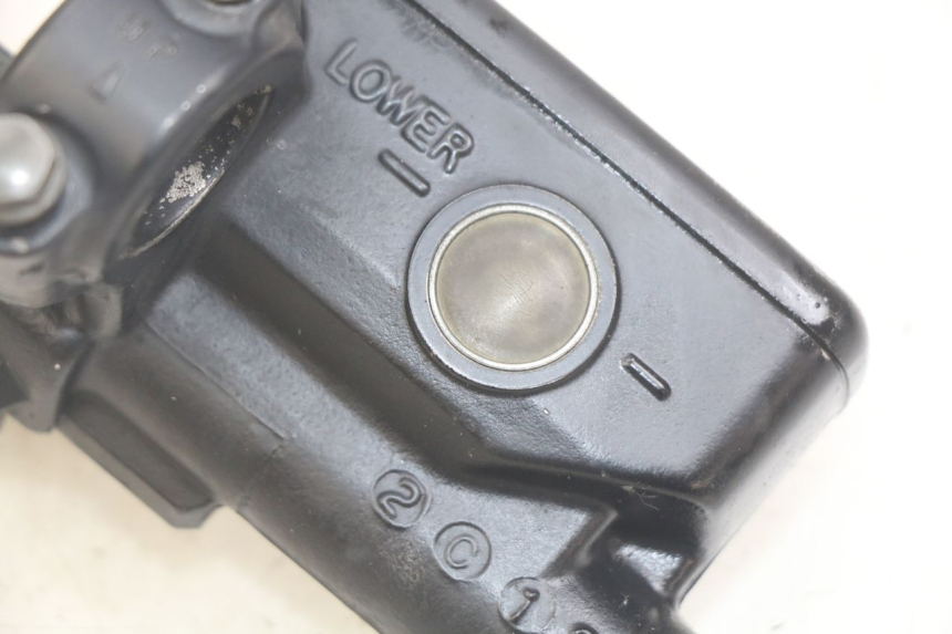 photo de CLUTCH MASTER CYLINDER HONDA CBR F SC25 1000 (1989 - 1992) - Alternative perspective
