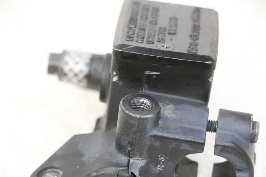 photo de CLUTCH MASTER CYLINDER YAMAHA FJR ABS 1300 (2016 - 2020) - Technical close-up