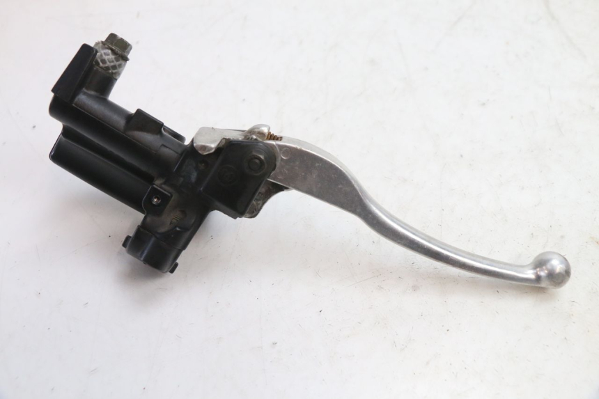photo de CLUTCH MASTER CYLINDER YAMAHA FJR 1300 (2001 - 2005) - Fixing points details