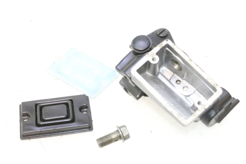 photo de CLUTCH MASTER CYLINDER YAMAHA FJR 1300 (2001 - 2005) - Zoom on usage condition