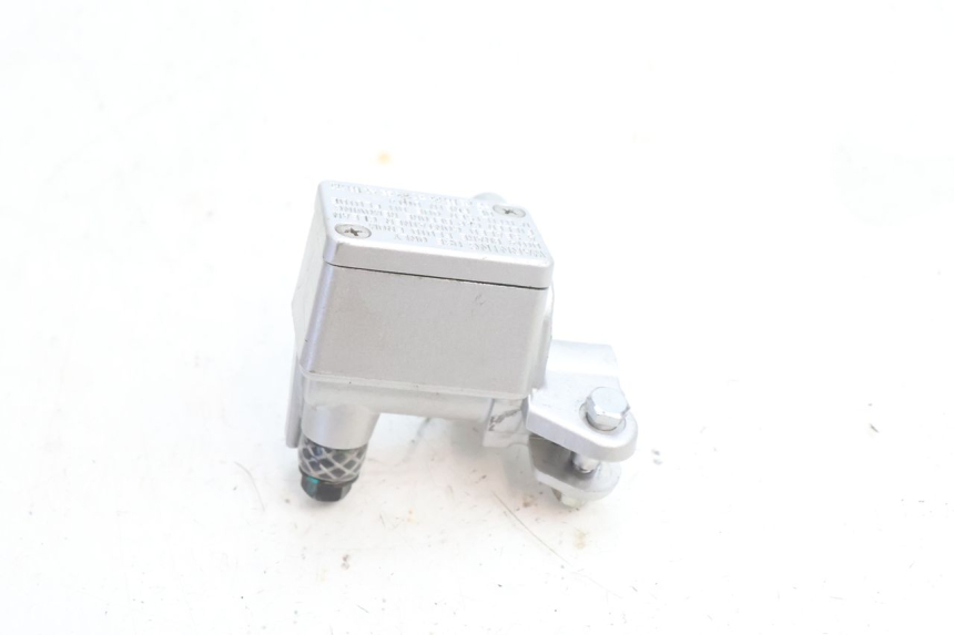 photo de REAR BRAKE MASTER CYLINDER KYMCO AGILITY CITY 16P 125 (2015 - 2024) - Alternative perspective