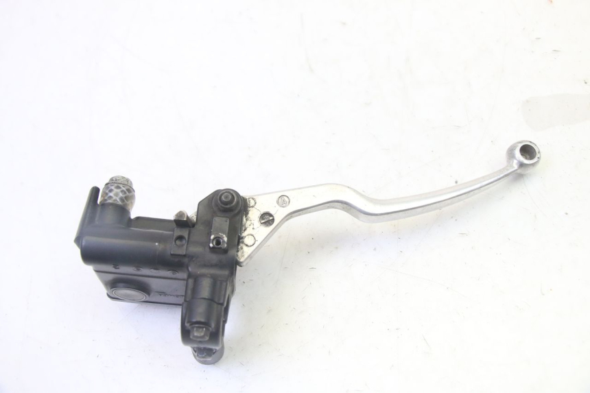 photo de REAR BRAKE MASTER CYLINDER SUZUKI BURGMAN 125 (2007 - 2014) - Fixing points details
