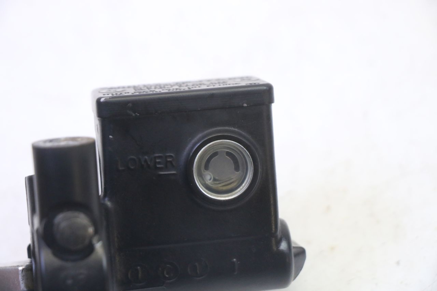 photo de REAR BRAKE MASTER CYLINDER SUZUKI BURGMAN 125 (2007 - 2014) - Alternative perspective