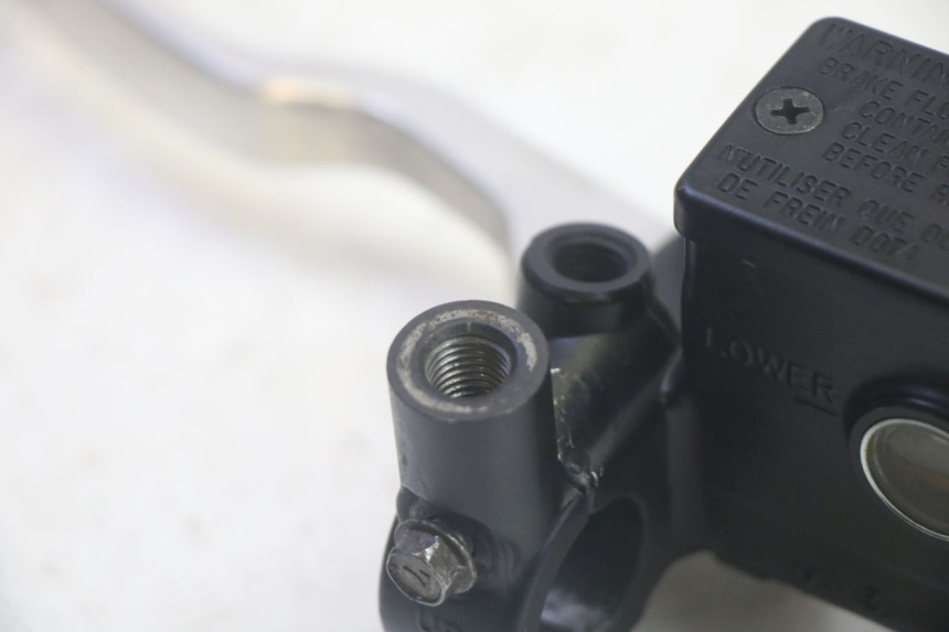 photo de REAR BRAKE MASTER CYLINDER SUZUKI BURGMAN 125 (2007 - 2014) - Technical close-up