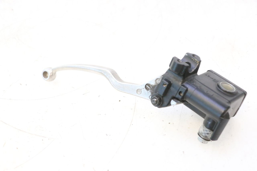 photo de REAR BRAKE MASTER CYLINDER SUZUKI BURGMAN 125 (2007 - 2014) - Fixing points details
