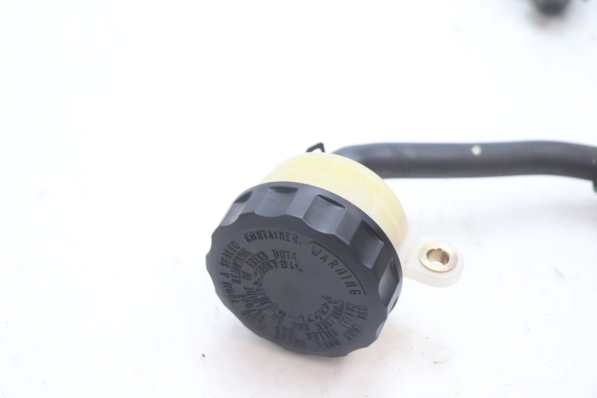 photo de REAR BRAKE MASTER CYLINDER HONDA CB F HORNET 600 (2005 - 2006) - Zoom on usage condition
