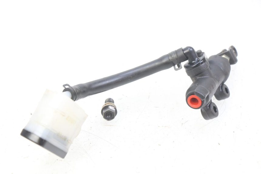photo de REAR BRAKE MASTER CYLINDER HONDA CB R 1000 (2018 - 2023) - Alternative perspective