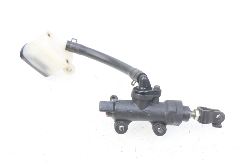 photo de REAR BRAKE MASTER CYLINDER HONDA CB R 1000 (2018 - 2023) - Technical close-up