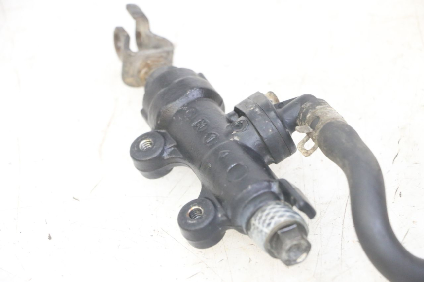 photo de REAR BRAKE MASTER CYLINDER HONDA CBF 500 (2004 - 2007) - Zoom on usage condition