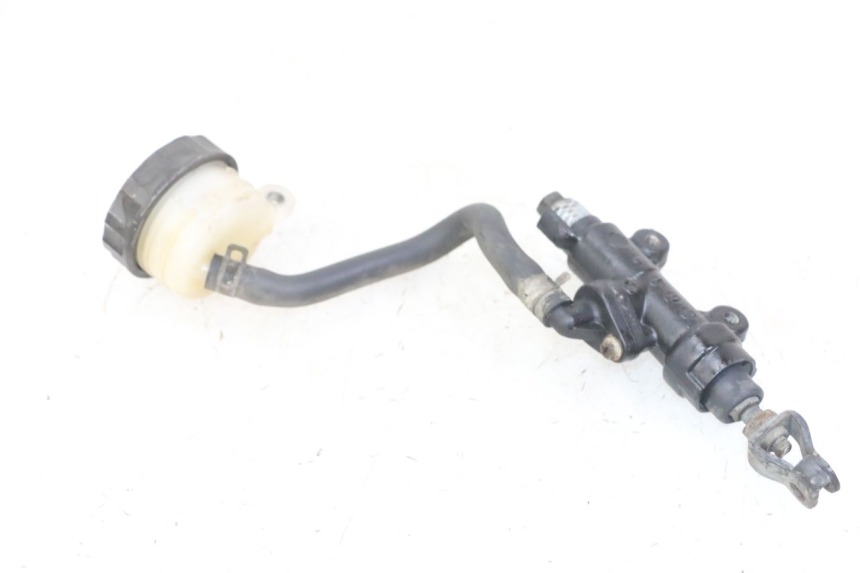 photo de REAR BRAKE MASTER CYLINDER HONDA CBF 500 (2004 - 2007) - Technical close-up