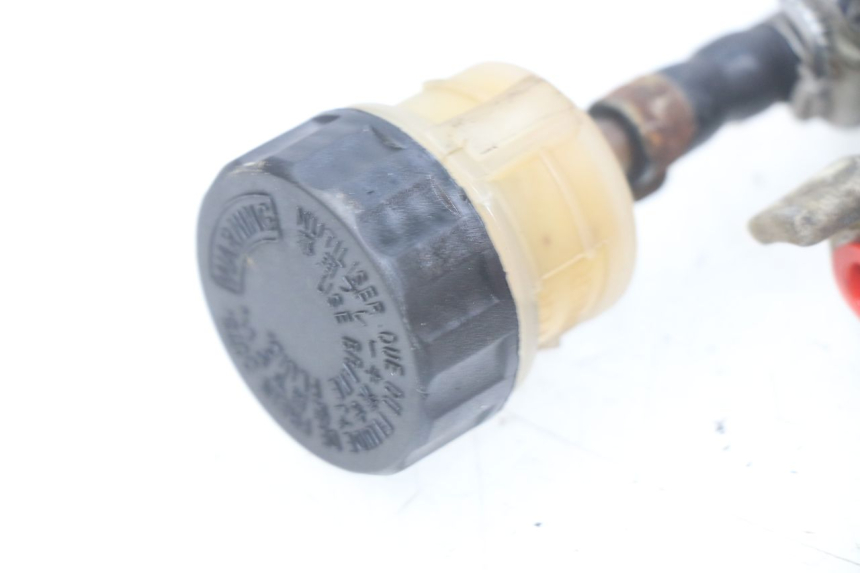 photo de REAR BRAKE MASTER CYLINDER HONDA CBR RR FIREBLADE 900 (1992 - 1994) - Alternative perspective