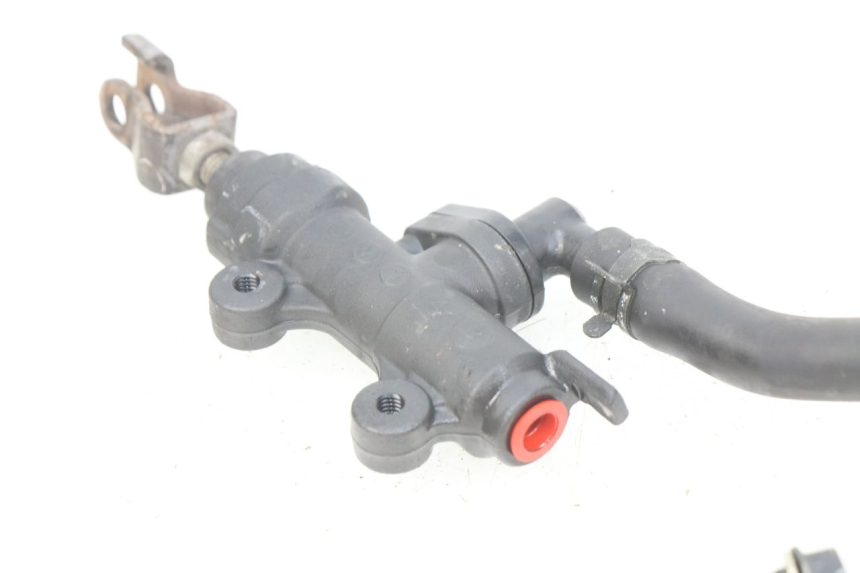photo de REAR BRAKE MASTER CYLINDER HONDA CBRF CBR-F PC41 600 (2011 - 2013) - Alternative perspective