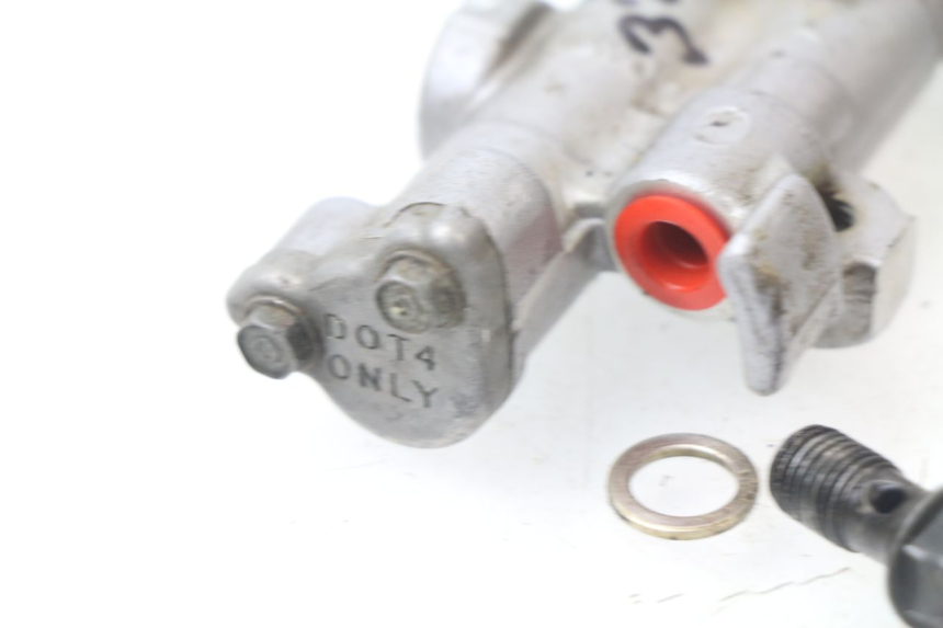 photo de REAR BRAKE MASTER CYLINDER HONDA CRF CR-F 450 (2001 - 2005) - Fixing points details