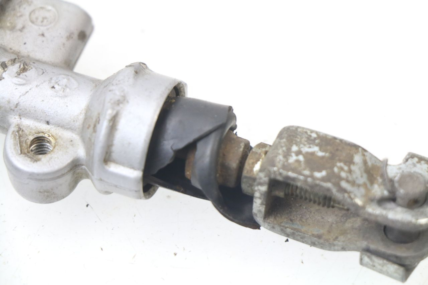 photo de REAR BRAKE MASTER CYLINDER HONDA CRF CR-F 450 (2001 - 2005) - Surface and material condition