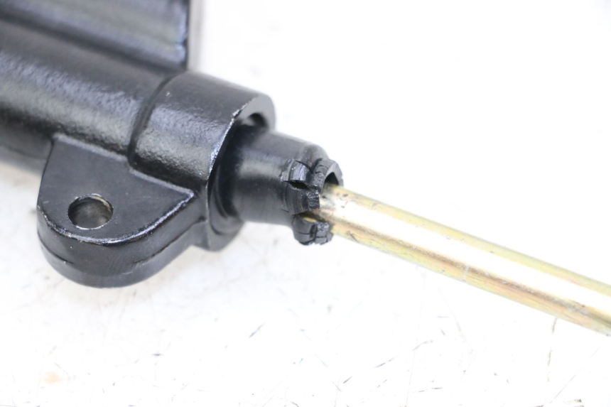 photo de REAR BRAKE MASTER CYLINDER RSR DIRT BIKE 150 - Alternative perspective