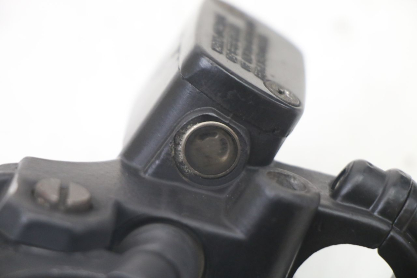 photo de REAR BRAKE MASTER CYLINDER PEUGEOT ELYSTAR 50 (2002 - 2014) - Technical close-up