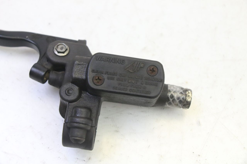 photo de REAR BRAKE MASTER CYLINDER PEUGEOT ELYSTAR 50 (2002 - 2014) - Zoom on usage condition