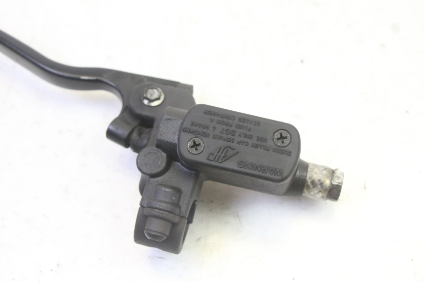 photo de REAR BRAKE MASTER CYLINDER PEUGEOT ELYSTAR 50 (2002 - 2014) - Zoom on usage condition