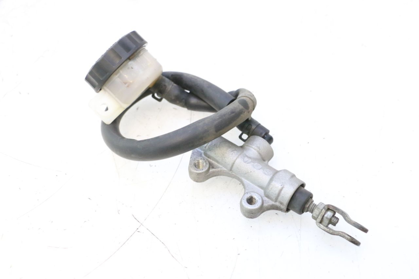 photo de REAR BRAKE MASTER CYLINDER KAWASAKI ER-6 ER6 N 650 (2005 - 2009) - Alternative perspective
