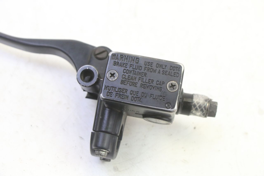 photo de REAR BRAKE MASTER CYLINDER HONDA FES S-WING SWING ABS 125 (2007 - 2015) - Zoom on usage condition