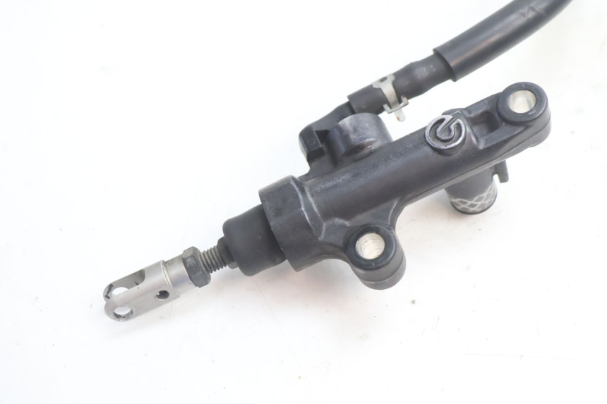 photo de REAR BRAKE MASTER CYLINDER YAMAHA FJR 1300 (2001 - 2005) - Technical close-up