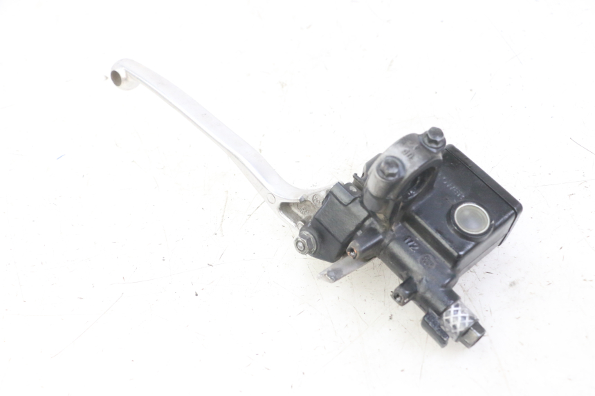 photo de REAR BRAKE MASTER CYLINDER HONDA FORZA ABS 300 (2013 - 2017) - Alternative perspective