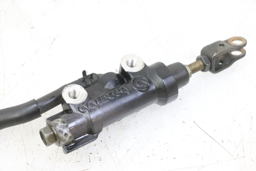 photo de REAR BRAKE MASTER CYLINDER YAMAHA FZ6 N FAZER 600 (2004 - 2006) - Zoom on usage condition