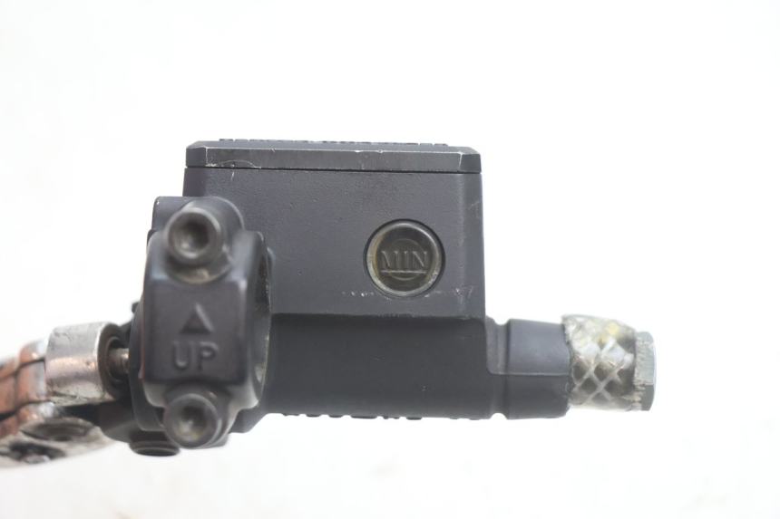 photo de REAR BRAKE MASTER CYLINDER GILERA GP 800 (2007 - 2013) - Alternative perspective