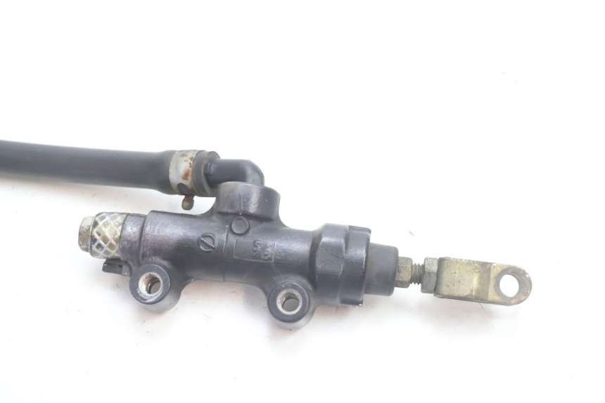 photo de REAR BRAKE MASTER CYLINDER KAWASAKI GPX F ZX750F 750 (1986 - 1990) - Alternative perspective