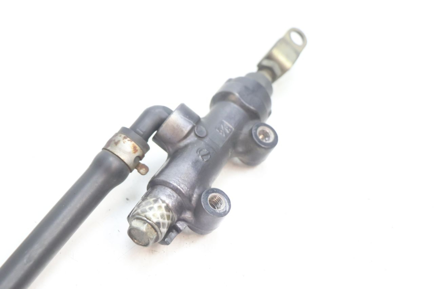photo de REAR BRAKE MASTER CYLINDER KAWASAKI GPX F ZX750F 750 (1986 - 1990) - Technical close-up