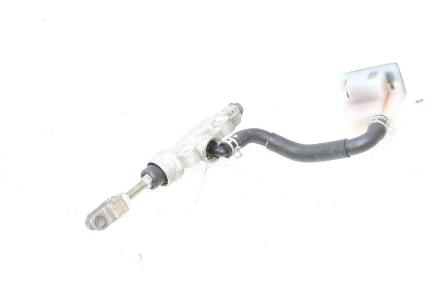 photo de REAR BRAKE MASTER CYLINDER SUZUKI GSR 600 (2005 - 2012) - Fixing points details