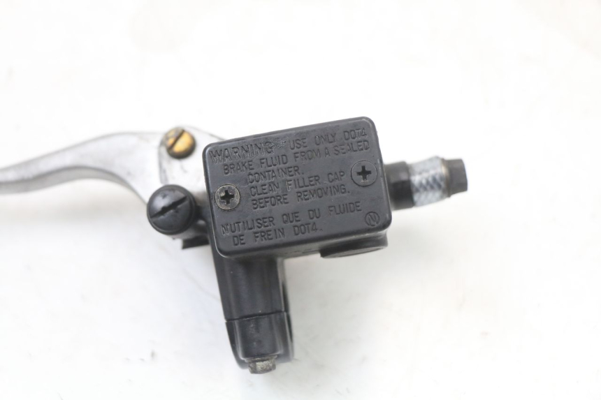 photo de REAR BRAKE MASTER CYLINDER HONDA FES S-WING SWING 125 (2007 - 2015) - Zoom on usage condition