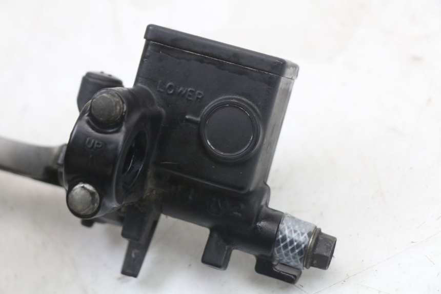 photo de REAR BRAKE MASTER CYLINDER HONDA FES S-WING SWING 125 (2007 - 2015) - Technical close-up