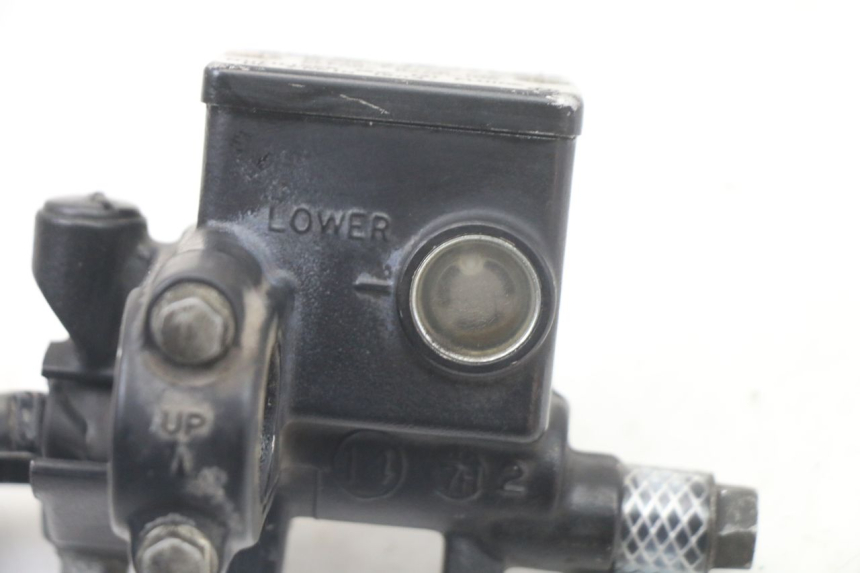 photo de REAR BRAKE MASTER CYLINDER HONDA FES S-WING SWING ABS 125 (2007 - 2015) - Technical close-up