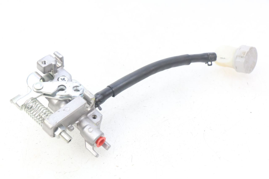 photo de REAR BRAKE MASTER CYLINDER HONDA PCX (JF57/JF64) 125 (2014 - 2018) - Technical close-up