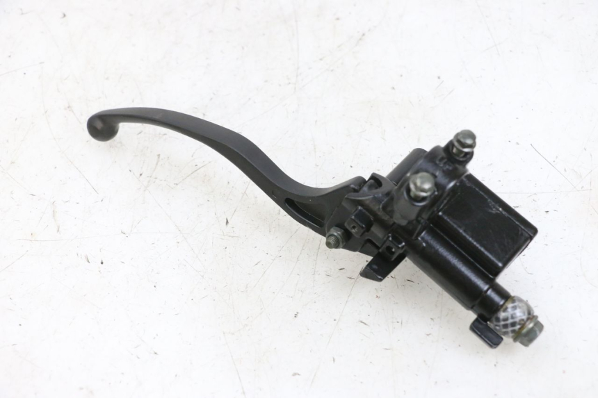photo de REAR BRAKE MASTER CYLINDER EFUN PUSA 1 - Technical close-up