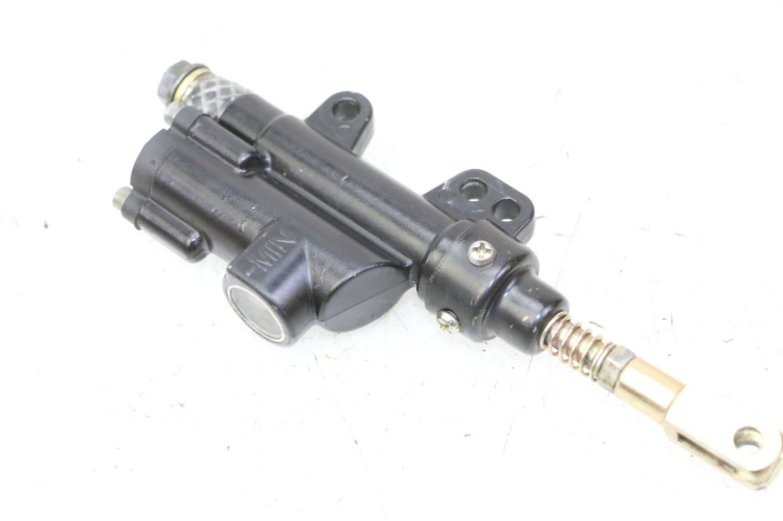 photo de REAR BRAKE MASTER CYLINDER APOLLO RFZ 150 - Alternative perspective