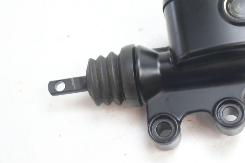 photo de REAR BRAKE MASTER CYLINDER HARLEY DAVIDSON ROAD GLIDE FLTRXSE 1920 (2018 - 2022) - Zoom on usage condition