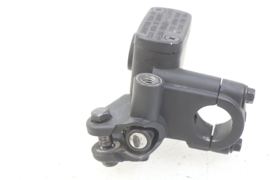 photo de REAR BRAKE MASTER CYLINDER LVNENG S5 1 (2019 - 2023) - Alternative perspective